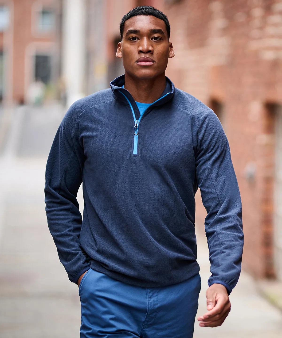 Black/Classic Red - Navigate half-zip fleece